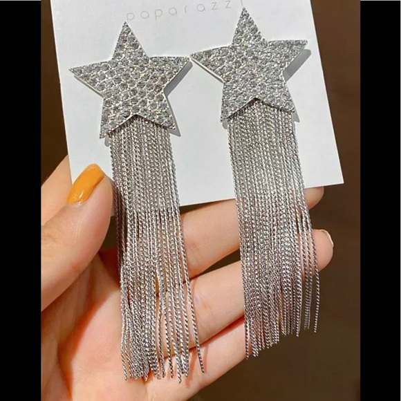 SPARKLY, SEXY & ELEGANT LONG TASSELS EARRINGS TO CALL THE ATTENTION OF EVERYONE - Picture 4 of 9